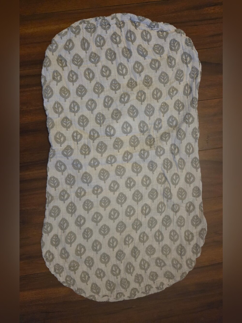 GUC Halo Bassinest Gray & White Leaf Pattern Muslin Fitted Sheet OS
